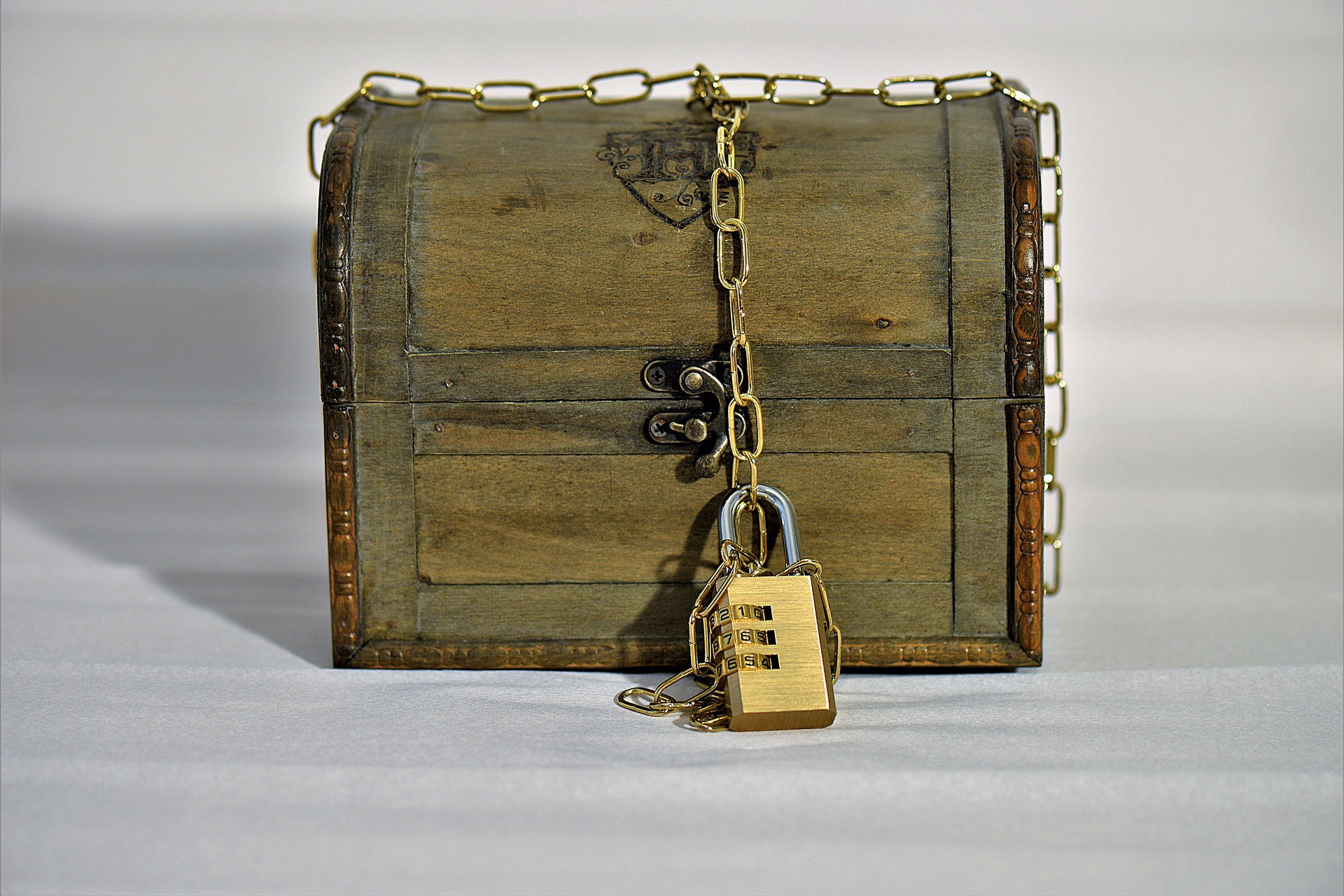 picture of a chest